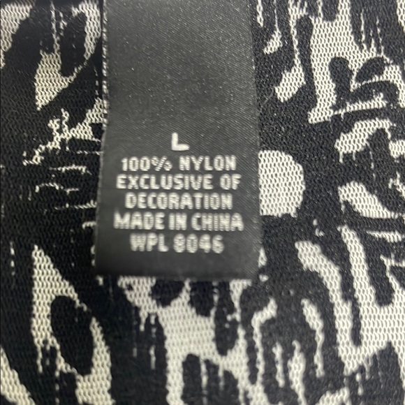 INC Elegant Black and White Geometric Women's Top Large - Picture 6 of 6